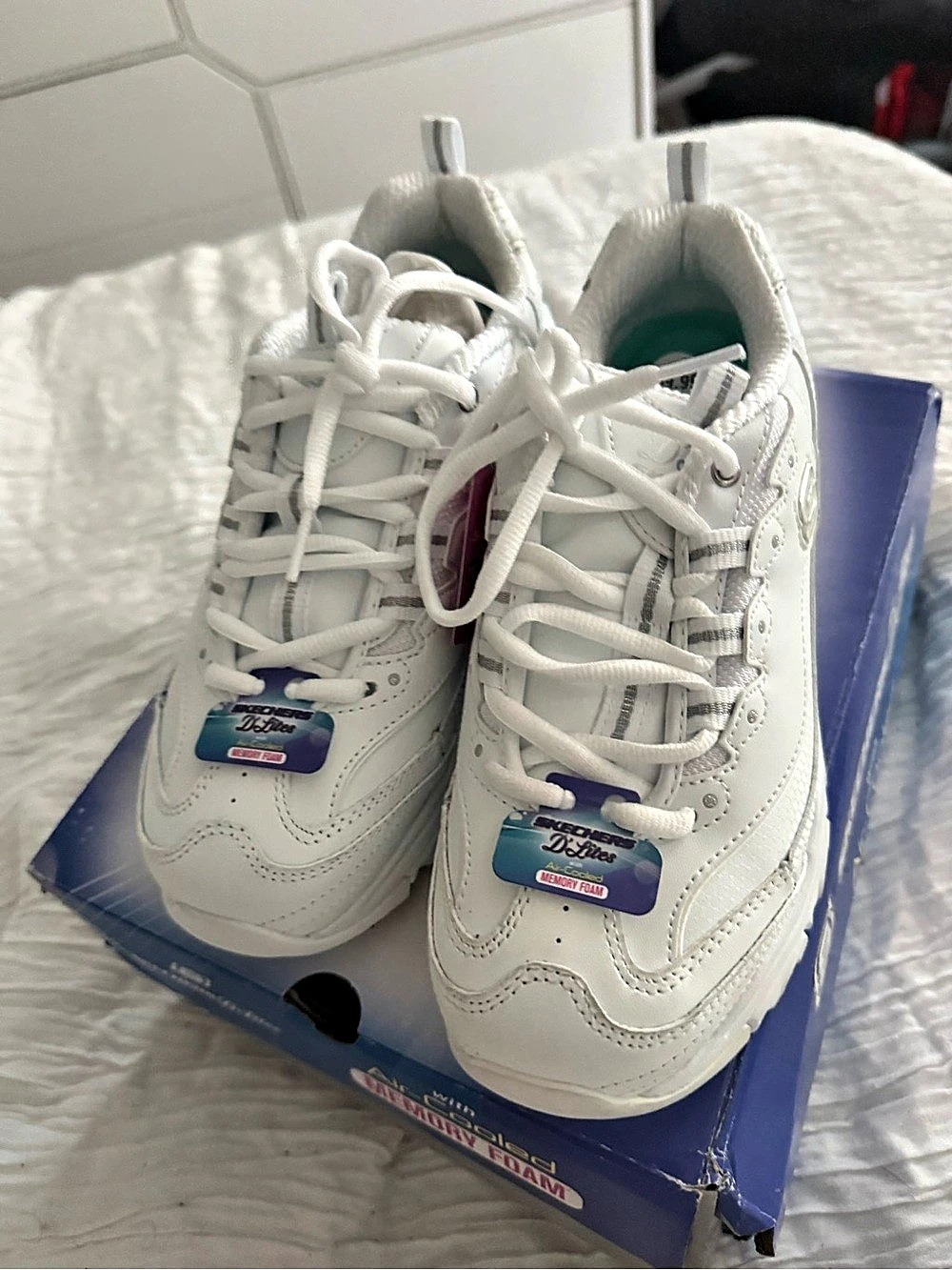 Skechers D’Lites Fresh Start White Silver Women’s 8 Wide